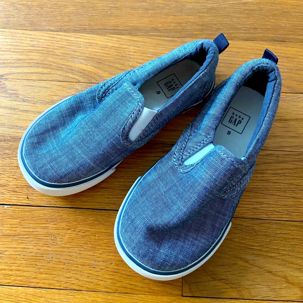 EUC, worn once! Gap Chambray Slide on sneakers, size 9.